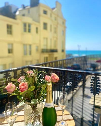 Seaside Balcony Retreat By Mrs Butler Relocation Accommodation Brighton photo 12