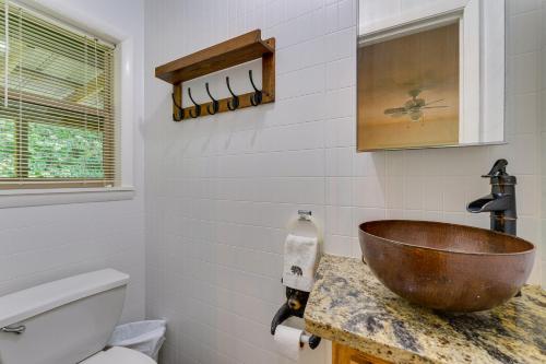 Gallery image of Skyview Retreat Cabin with Mountain Views! in Robbinsville