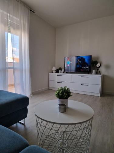 Blue sky apartment by Pag tours