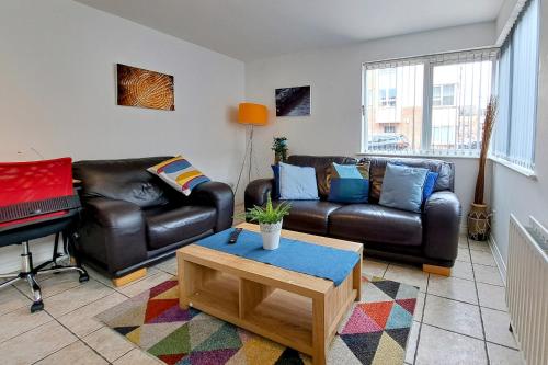 a living room with a couch and a piano at Kings Lodge One Bed Apartment in Belfast