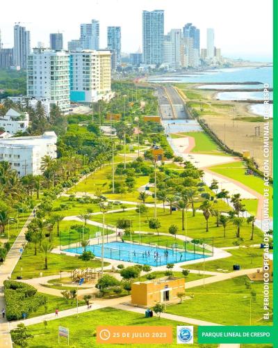 een luchtzicht op een stad met een park bij Apartamento in Cartagena