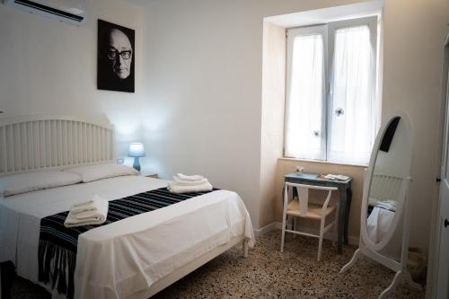Łóżko lub łóżka w pokoju w obiekcie Residenza La Meridiana