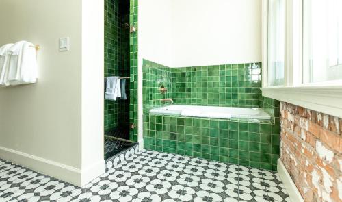 Un baño de The Mining Exchange