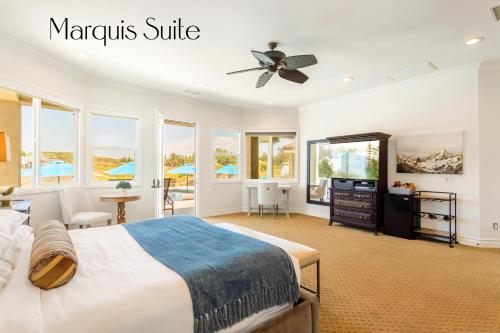 Televisyen dan/atau pusat hiburan di Gaia Inn & Spa- Adult Only- Temecula Wine Country