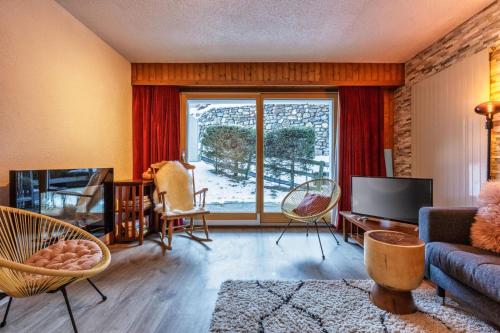 Nev 404 Centrally located 6 pax apartment and garage