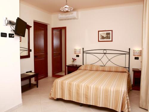 En eller flere senge i et værelse på Villa Cristina
