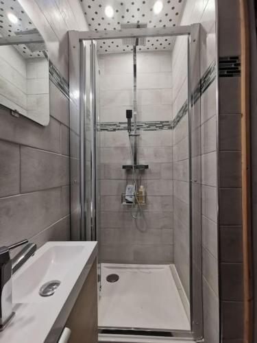 Jolie Studio indépendant dans maison – Photos 3
