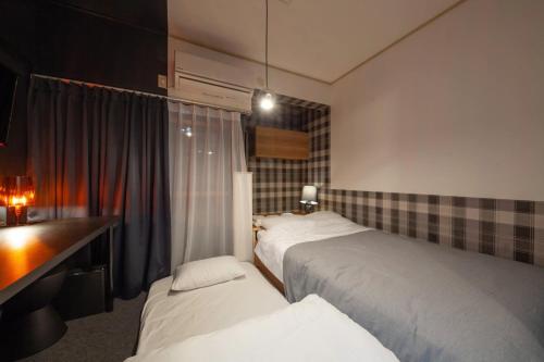 Кровать или кровати в номере SunPalace Nishi-Shinjuku