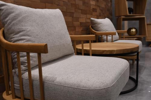 a group of chairs and tables in a room at KAME HOTEL BELGRADE,贝尔格莱德凯美酒店 in Ledine