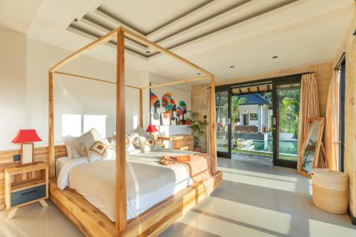 a bedroom with a large bed in a room at Sunrise Villa in Payangan