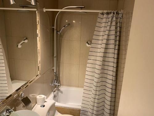 Un baño de HOsTAL PALMED