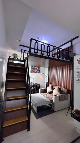 Двуетажно легло или двуетажни легла в стая в Kurlix Suites of Azure North