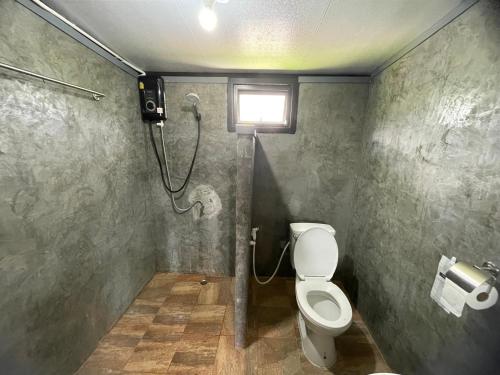 Koupelna v ubytování Baanrimfai Homestay