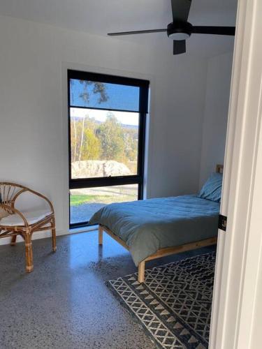 Ένα ή περισσότερα κρεβάτια σε δωμάτιο στο New home Family Retreat near Pambula 4bd 7guests