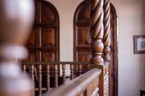 a wooden staircase with a wooden door in a room at Hotel Casa Colon in San José
