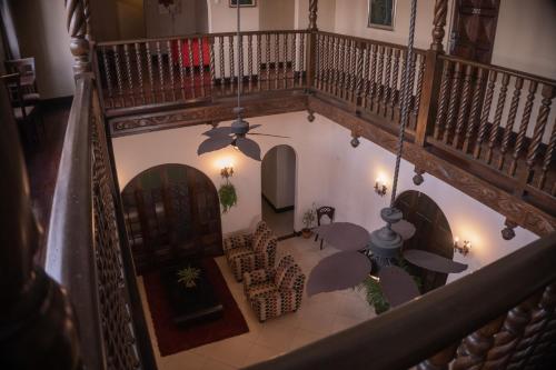 an overhead view of a living room with umbrellas at Hotel Casa Colon in San José