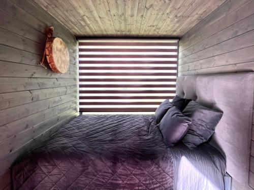 Una cama o camas en una habitación de Reborn Cabins