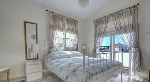 Postel nebo postele na pokoji v ubytování Thaliana House 2 Bedroom near Ayia Napa