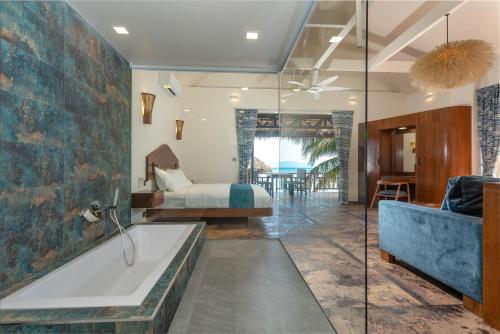 Fotografie z fotogalerie ubytování Absolute Beachfront Resort v destinaci Baan Tai