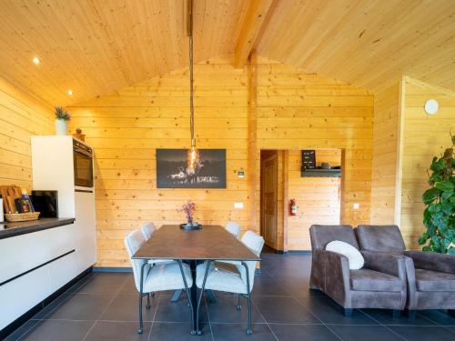 Gambar di galeri bagi Holiday home in Limburg with terrace di Schinnen