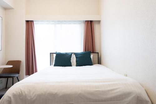 a bedroom with a large bed with a window at Fujiterrace Yoga in Tokyo