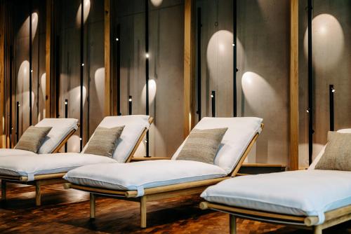 a row of beds in a waiting room at Luisenhöhe - Gesundheitsresort Schwarzwald in Horben
