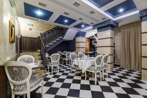 a restaurant with a black and white checkered floor at Feder Boutique Hotel in Lviv