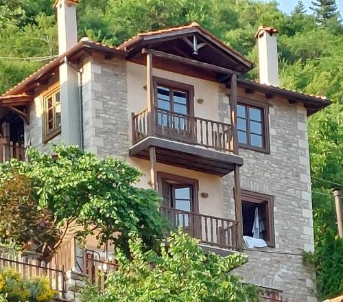 Maisonette Korfes-Δύο Αυτόνομοι Όροφοι Πέτρινης Βίλας