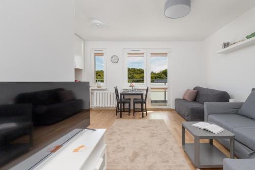 Area tempat duduk di Norwida Studio with Balcony Overlooking the Sea Gdynia by Renters