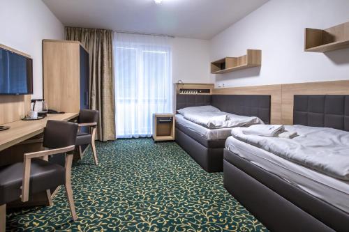 Postel nebo postele na pokoji v ubytování Rehabilitační sanatorium - Lázně Darkov