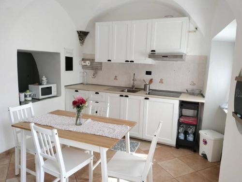 Кухня або міні-кухня у appartamento in Borgo storico.