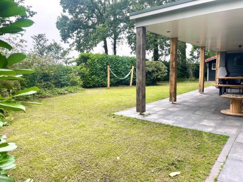 Κήπος έξω από το KempenLodge, luxe boshuis voor 8 pers, in Brabantse natuur