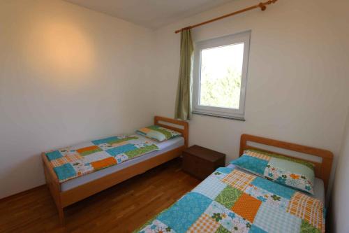 two beds in a small room with a window at Apartment in Silo/Insel Krk 13582 in Šilo
