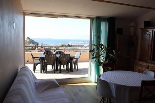 Estaque Cozy nest with a magical view of the sea