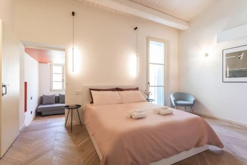 a bedroom with a large bed with two towels on it at Luxury & Design: Oasi nel centro storico di Rimini in Rimini