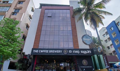 een uitzicht op de koffiebrouwerij bij Treebo Trend Raghavendra Tranquil Inn Bellandur in Bangalore