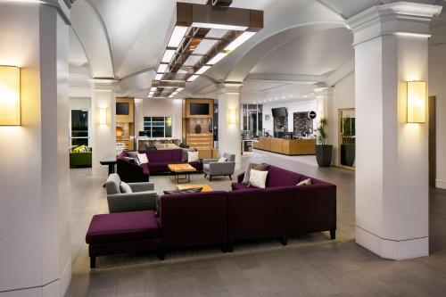 Hyatt Regency Wichitaにあるシーティングエリア