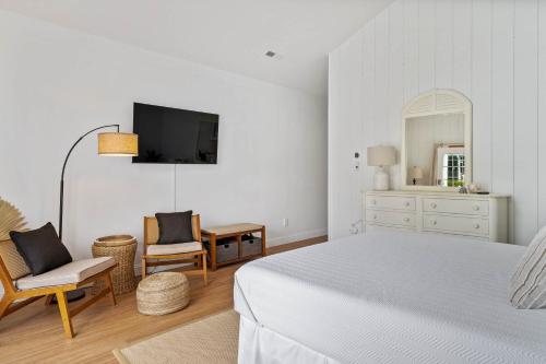 TV a/nebo společenská místnost v ubytování Mar Bella Boutique Hotel & Spa