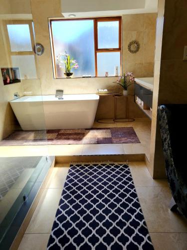 Un baño de 17 On Buffalo