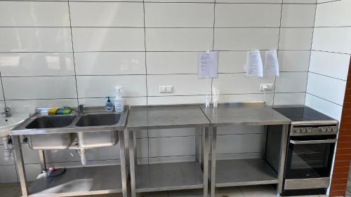 Η κουζίνα ή μικρή κουζίνα στο Kemping Obora