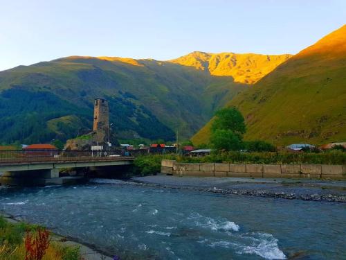 Foto de la galería de COZY house მყუდრო სახლი en Kazbegi