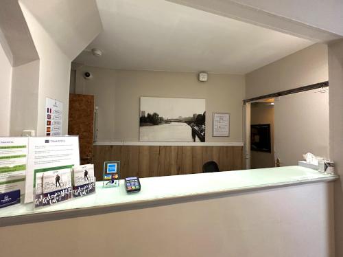 a waiting room with a counter in a building at Timhotel Boulogne Rives de Seine in Boulogne-Billancourt