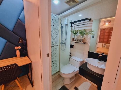 a bathroom with a toilet and a sink and a shower at Legarse Staycation at Montecito Residential Resort in Manila
