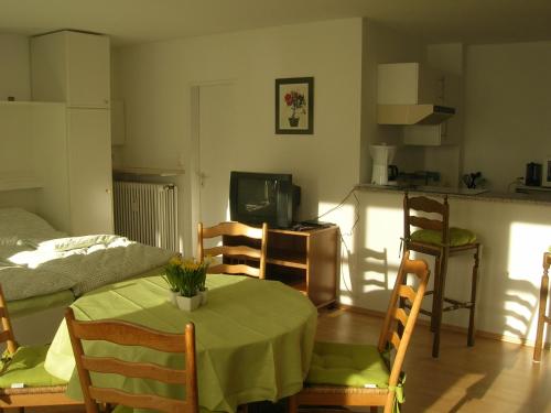 Kuchyň nebo kuchyňský kout v ubytování Ferienwohnung Andrea Kühlein