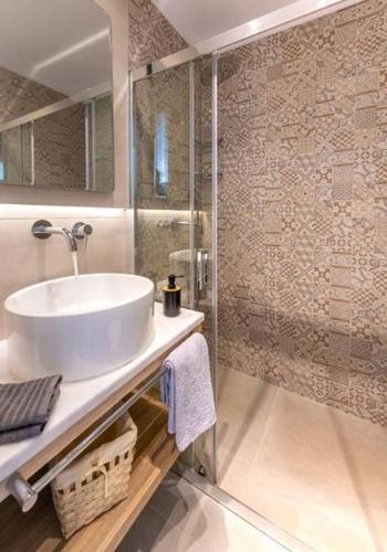 Koupelna v ubytování 2br Suite White gea with private pool no01