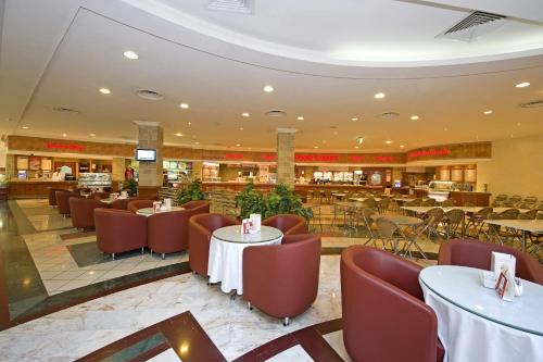 Restaurace v ubytování Al Bustan Centre & Residence