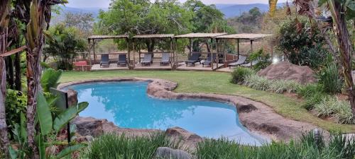 Kolam renang di atau dekat dengan Umbhaba Eco Lodge