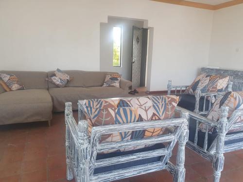 Ruang duduk di Wayside Beach Apartments