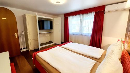 a hotel room with a bed and a window at Luxuriöse Villa Romantica in Gampel