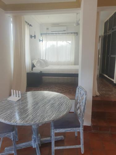 Ruang duduk di Wayside Beach Apartments